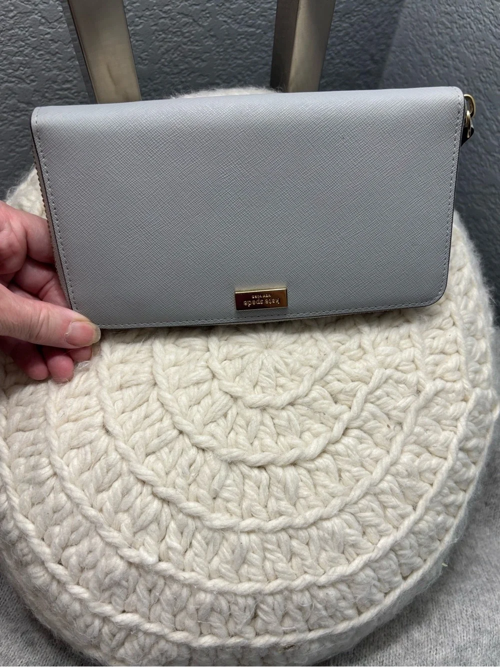 ♠️KATE SPADE EUC Saffiano Leather Continental zip around Wallet light gray